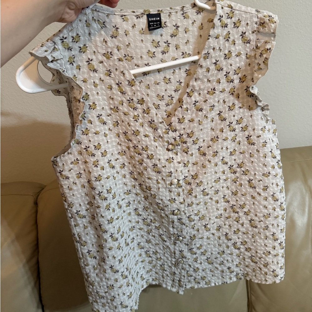 Floral Ruffle Sleeve Blouse